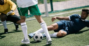 lesões ligamentares após futebol